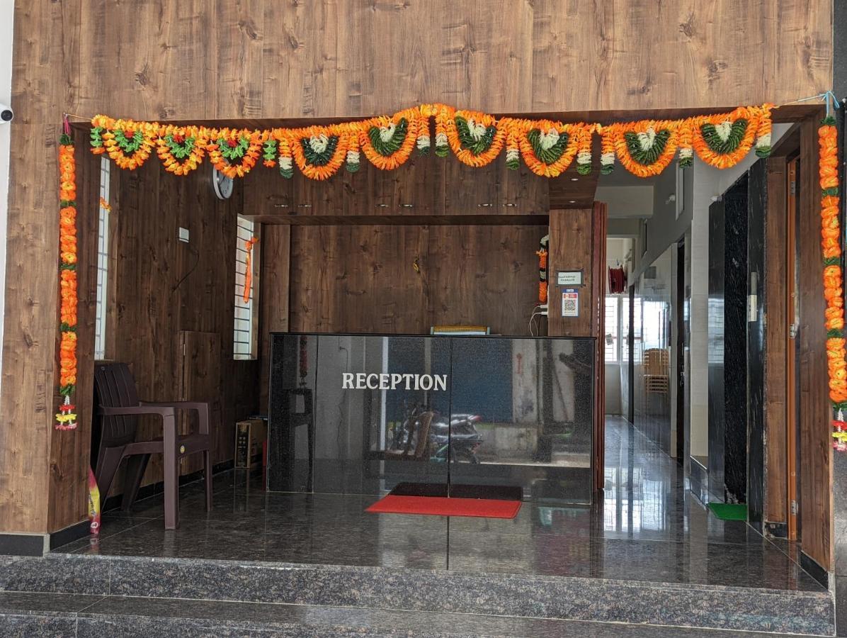 Lakshmi Paradise Lodge A/C Pollāchi 外观 照片
