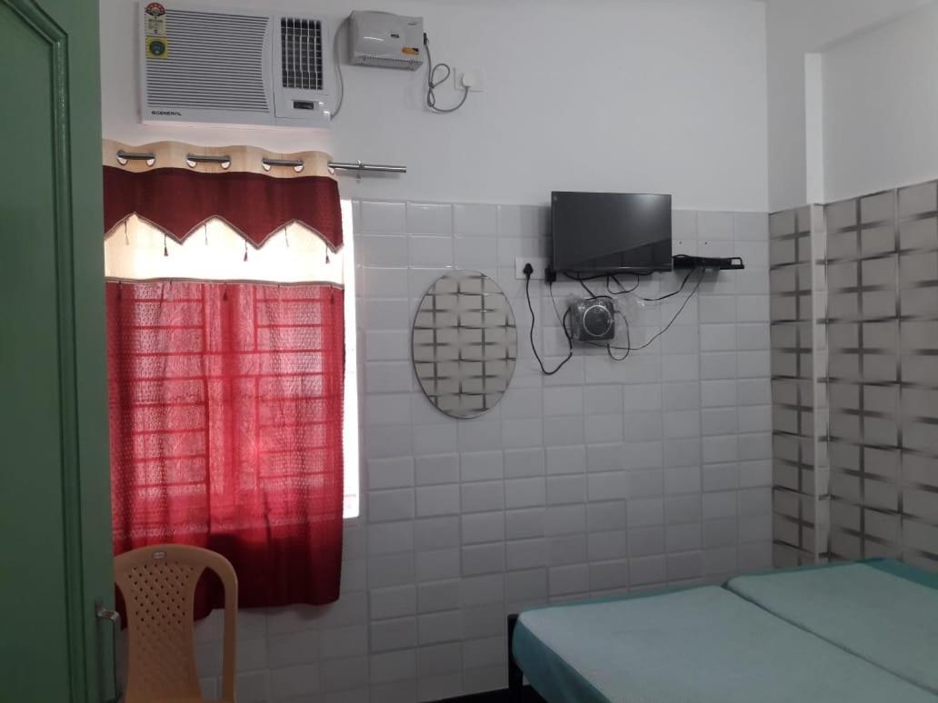 Lakshmi Paradise Lodge A/C Pollāchi 外观 照片